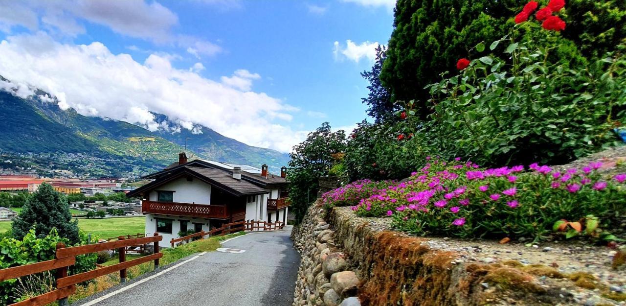 Agriturismo B&B Chevres A Cheval Aosta Eksteriør billede